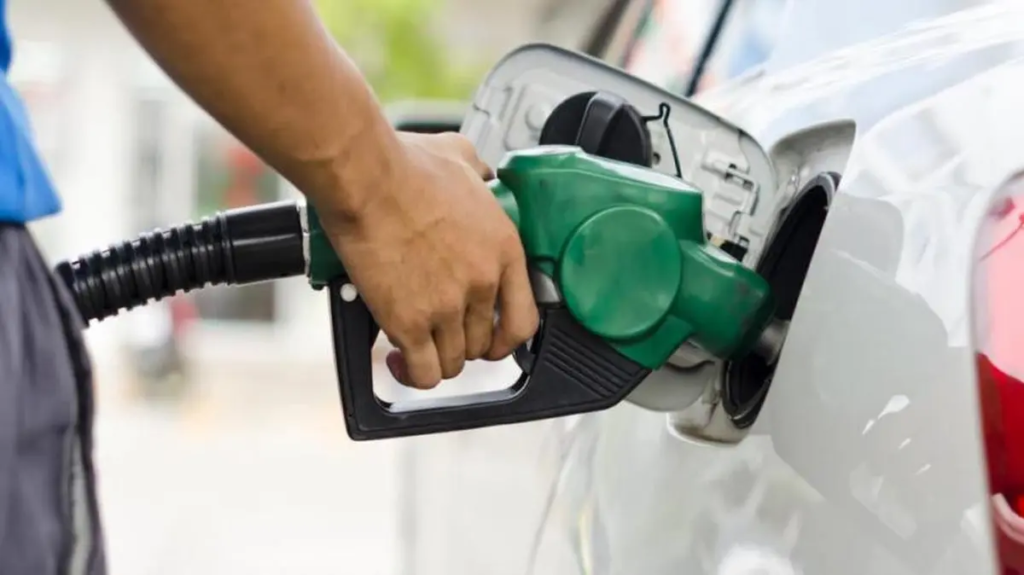 Venta de combustibles: productos premium resisten la caída general