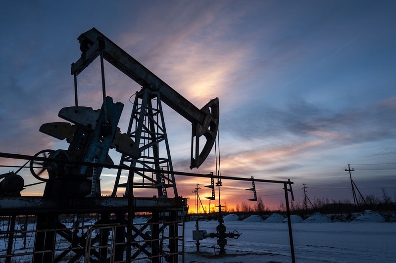 Precios del petróleo caen tras la cancelación de ataques estadounidenses en Medio Oriente