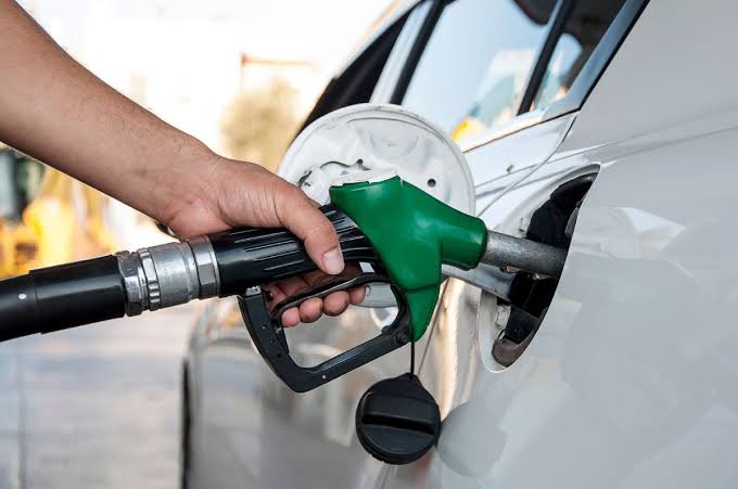 Aumento de combustibles: el Gobierno actualizó impuestos para regular el impacto en surtidores