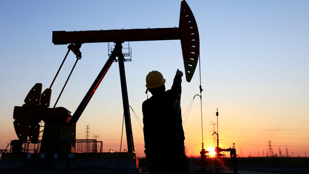 Petróleo se dispara y bolsas globales caen tras declaración de Trump sobre el fin del acuerdo con Irán