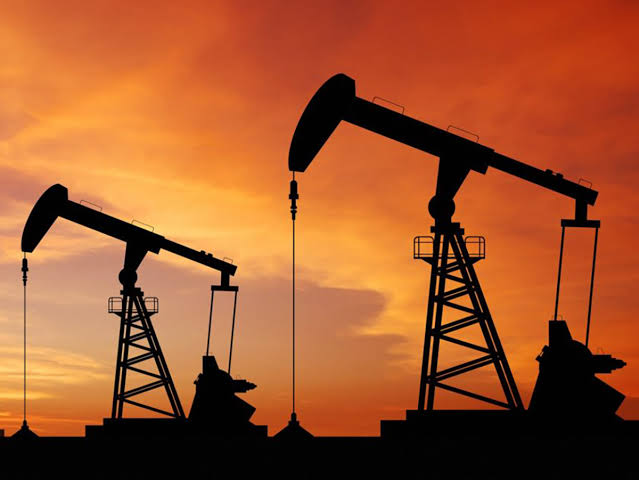 El precio del petróleo alcanzó su máximo en seis semanas por la escalada del conflicto en Medio Oriente