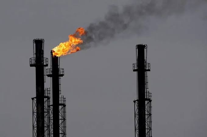Demanda de petróleo 2026: AIE recorta su previsión por el conflicto