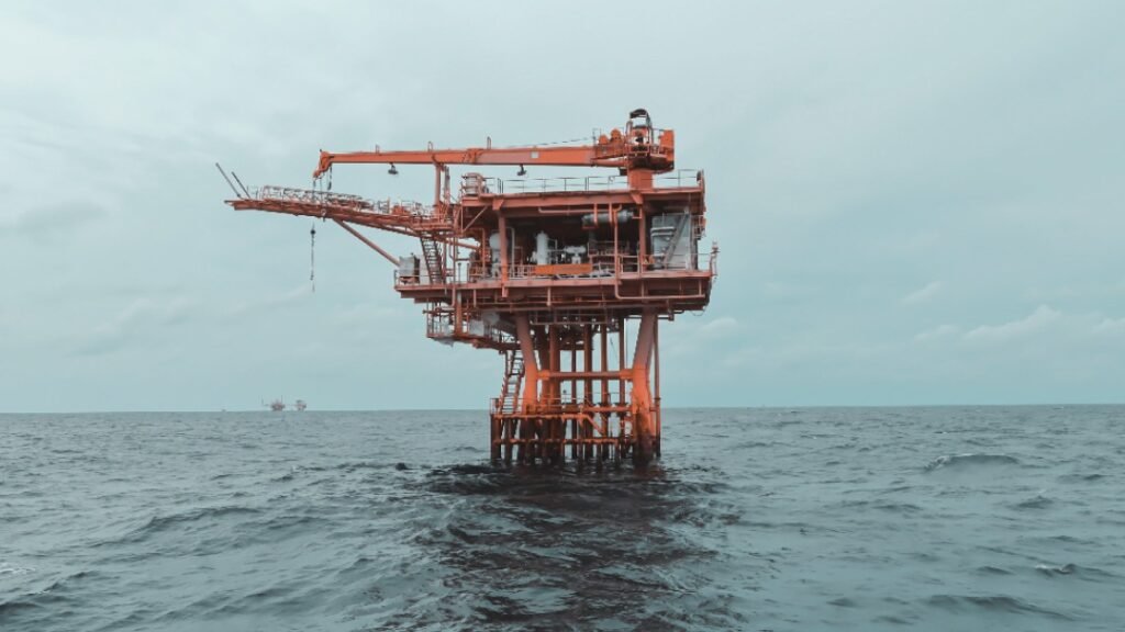 Pemex busca revertir su crisis operativa mediante una alianza estratégica con Petrobras