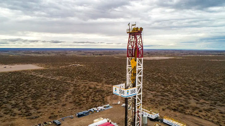 Gremios y cámaras de Vaca Muerta rechazan un recorte contractual del 23% impuesto por Halliburton