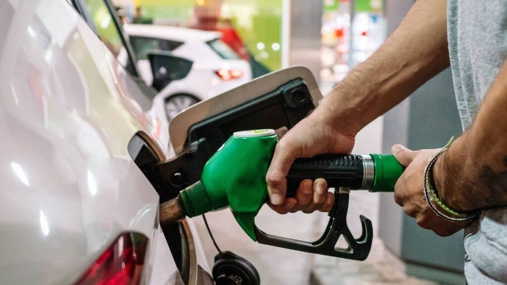 Precios de combustibles registran diferencias de hasta 449 pesos por litro entre provincias