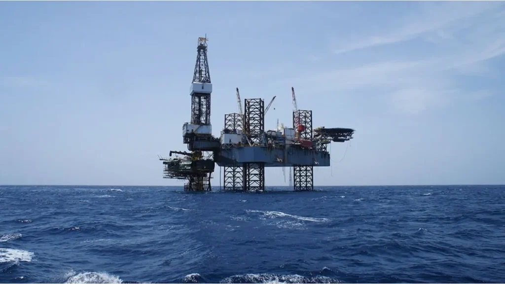 Proyecto de soberanía nacional eleva a 20 años las penas por petróleo en Malvinas