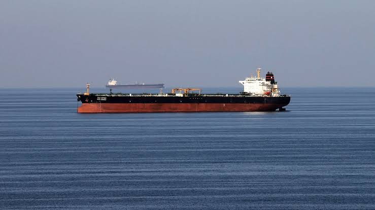 Petróleo: Trump acusa a Irán de inflar precios ante las elecciones