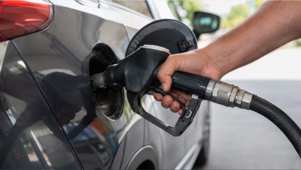 Santa Cruz prohibió el autoservicio de combustible en estaciones