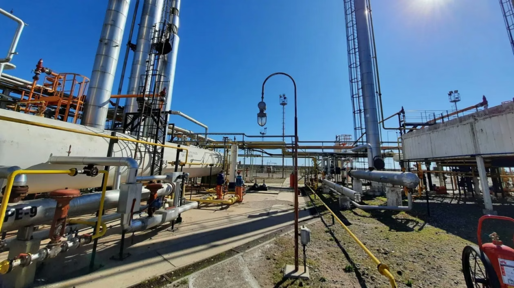 Llegaron a Río Negro las monoboyas del oleoducto Vaca Muerta Oil Sur