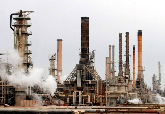 Petróleo: Caen los precios del Brent y el WTI por posibles contactos entre EE. UU. e Irán