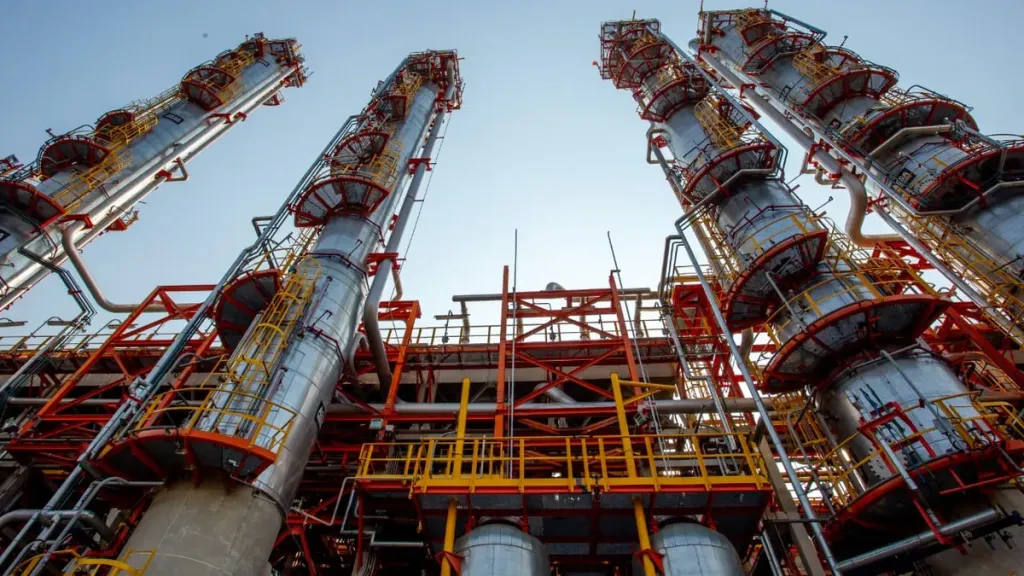 Sergio Berni presentó un proyecto para proteger las refinerías bonaerenses
